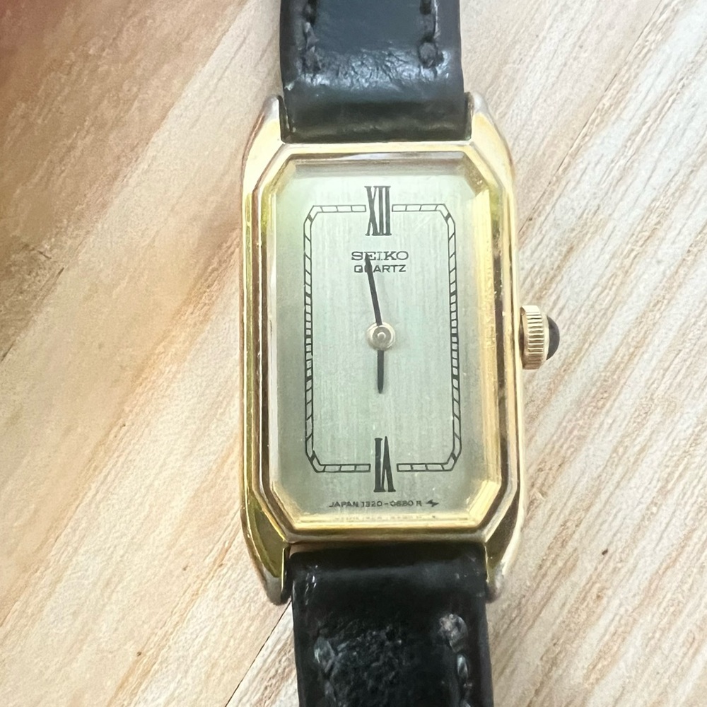 Seiko ladies gold tone octagonal black leather dress watch NEW BATTERY